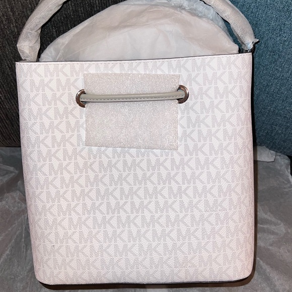 MICHAEL KORS SURI MEDIUM BUCKET BAG - Picture 11 of 11
